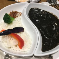 レストラン HUSHHUSH - シーフード黒カレー