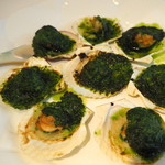 アーティショー - 姫ホタテ貝のパセリバターのグラタン仕立て