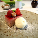 アーティショー - 苺のムースケーキ