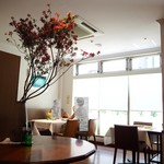 アーティショー - テーブルはゆったり