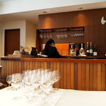 アーティショー - カウンターの向こうがキッチン