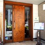 アーティショー - 花梨の1枚板が美しいドア