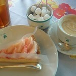 キル フェ ボン - 桃のタルト ホットカフェラテ