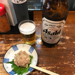 立飲み たきおか - ビール大瓶410円とあじなめろう220円