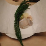 緒方 - 氷室の中には、カレイ(明石産)のお刺身、肝が添えられていました