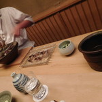 緒方 - とり貝を炙っているところ