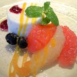 VIA Brianza - パスタメニュー 1000円 のパンナコッタとフルーツ盛り合わせ