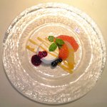 VIA Brianza - パスタメニュー 1000円 のパンナコッタとフルーツ盛り合わせ