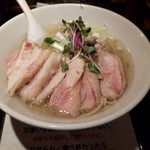 塩生姜らー麺専門店 MANNISH - 塩生姜らー麺 肉増し ああ澄み切って美しい。(人´∀｀)．☆．。．:*･ﾟ