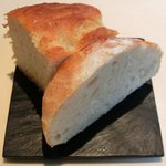 VIA Brianza - パスタメニュー 1000円 の自家製フォカッチャ