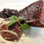 VIA Brianza - パスタメニュー 1000円 のトルタカプレーゼとチョコアイスの盛り合わせ