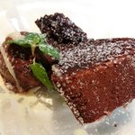 VIA Brianza - パスタメニュー 1000円 のトルタカプレーゼとチョコアイスの盛り合わせ