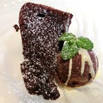 VIA Brianza - パスタメニュー 1000円 のトルタカプレーゼとチョコアイスの盛り合わせ