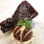 VIA Brianza - パスタメニュー 1000円 のトルタカプレーゼとチョコアイスの盛り合わせ