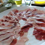 かたつむり - 猪は首の後ろの差しが入った部分をしゃぶしゃぶで