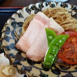 南部屋路ばた - 麺とチャーシュー、ローストトマト、スナップエンドウ(2017年6月17日)