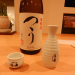 寛 - お隣の浜松市にある花の舞酒造の銘酒「花の舞　本醸造つう」を熱燗でいただきます。