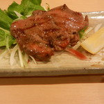 寛 - 大将に無理を言って牛タンをハーフで頂きました。厚切りで旨かった♪