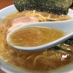 Genkiya - 直系みたいに茶色ではなく白いスープ
                        
                        美味いけど、ショッパー。