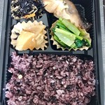 十季舎 惣菜 - 本日の魚弁当 並盛 五穀米 