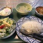 カレーの店 ピー - ランチセット　ガパオ+冬瓜のレッドカリー