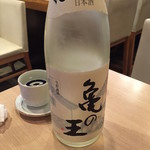 鳥すけ - 日本酒・亀の王(甘口) 900円(税別)