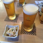 鳥すけ - お通し(コース料金込)とビール 550円(税別)