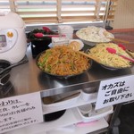 かつ丼大将 - ただ嬉しい事にはお惣菜やご飯はビュッフェスタイルで食べ放題になってるんで助かりますね。
