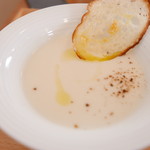 ブラッセリー ラシュレ - 新玉ねぎのスープにフラン（洋風茶碗蒸し）