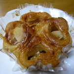 カンテボーレ - りんごとキャラメルパン150円
