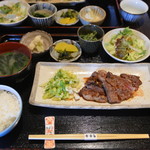 旬菜食堂まんま家 - 牛リブロース網焼き定食