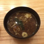 魚のおいしさを伝道する店 春代 - 島寿司に付いてくる味噌汁
