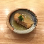 魚のおいしさを伝道する店 春代 - お疲れ晩酌セットの季節の小鉢3種盛（煮物）