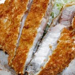 とんかつ とんき - 特大とんかつ（絶妙な火の通り具合です）