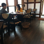 甍 - 店内テーブル席