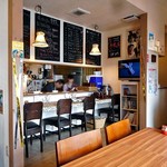 コッテジ - テーブル席 ＆ カウンター席