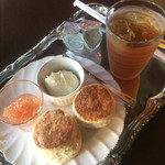 ガレージ ブルーベル - スコーンと水出しアイスティー アールグレイ