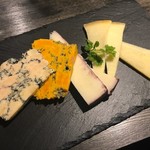 日本酒バル カトヤ - チーズ5種盛り