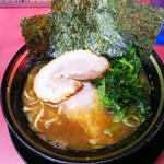 王道家 - ラーメン並 濃いめ多め。￥650