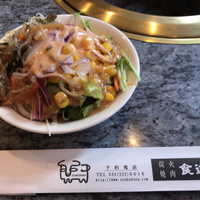 川崎名物 炭火焼肉 食道園 - 牛タンカレー 756円 にもついてる食べ放題サラダバー。お得。
