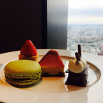 ザ・リッツ・カールトン東京 - マカロンやケーキ