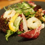 裏参道牛肉店 - 塩茹で海老サラダ