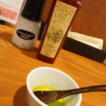 裏参道牛肉店 - トマト風味のオリブオイル