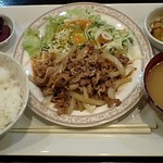 ひだまり食堂 - 焼肉定食全体図。めっちゃボリューミーです！