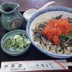 桔梗屋 - イクラ蕎麦(上から濃いめのつゆをかけて)