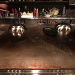 お好み焼き いまり - カウンターの鉄板