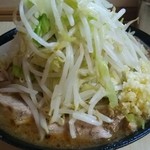 ラーメン二郎 - 味噌小ラーメン 800円 豚入り100円 ヤサイニンニク