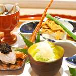 たきや - 前菜 赤雲丹と白胡麻豆腐、モズク酢とトリ貝、空豆と針生姜、白海老の昆布締めキャビア乗せ、ばちこを添えて