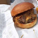 THREE BUNS - 1706 THREE BUNS ●Piggie Small Fries@125,000Rp チーズもタップリ！