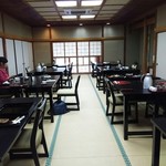 割烹料理 田中屋 - 鰻の寝床式に奥に広い食事処